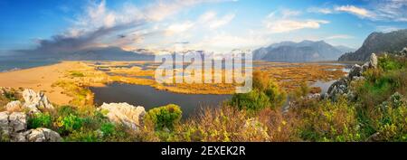 Dalyan Flussdelta Panorama am Nachmittag Stockfoto