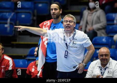 Kassel, Deutschland. März 2021, 04th. Handball: Bundesliga, MT Melsungen - HC Erlangen, Matchday 20 in Rothenbach-Halle. Melsungen Trainer Gudmundur Gudmundsson Gesten. Quelle: Swen Pförtner/dpa/Alamy Live News Stockfoto