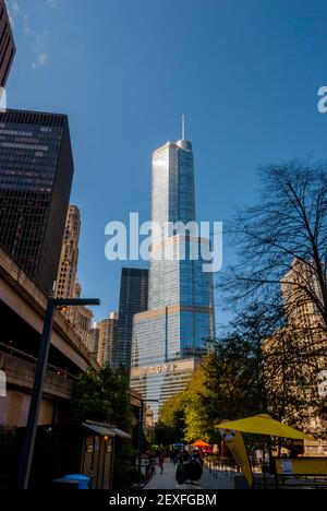 Trump International Hotel and Tower am Ufer des flusses chicago. In Chicago. Stockfoto