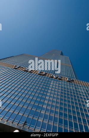 Trump International Hotel and Tower am Ufer des flusses chicago. In Chicago. Stockfoto