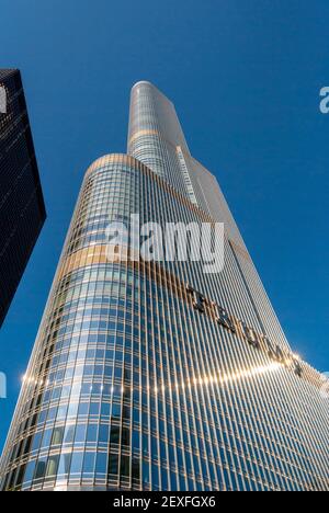 Trump International Hotel and Tower am Ufer des flusses chicago. In Chicago. Stockfoto