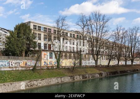 Verlassene ehemalige Fahrradfabrik Rog in Ljubljana, Slowenien Stockfoto