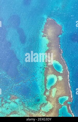 Luftaufnahme von einem schönen Türkis Coral Reef, einem beliebten Nacht oder Liegeplatz Ort für Rotes Meer tauchen in der Nähe von El Gouna und Hurghada in Ägypten. Stockfoto