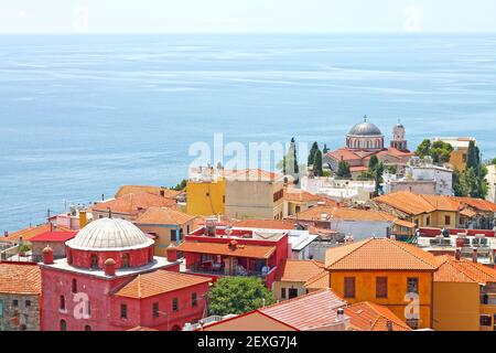 Blick auf Kavala Stadt mit Ägäis, Nordgriechenland. Stockfoto