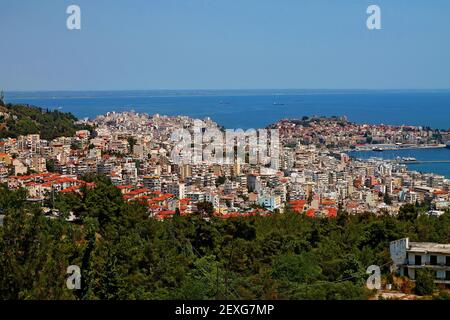 Blick auf Kavala Stadt mit Ägäis, Nordgriechenland. Stockfoto