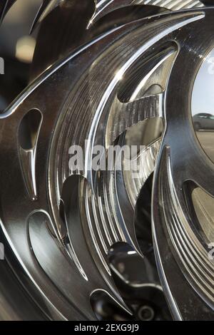 Glänzendes Metall-Motorrad-Reifen Stockfoto