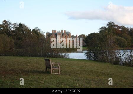 Kiplin Hall und Lake in der Nähe von Richmond in North Yorkshire Stockfoto