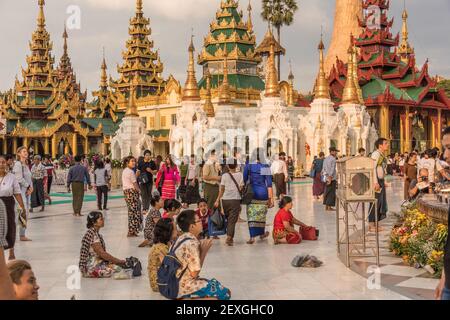 Shwedagon-Pagode (Shwedagon Zedi Daw) Yangon, Myanmar (Burma) Stockfoto