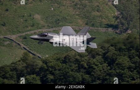 RAF F F-35B im Low Flying Training im Lake District (Low Fly Area 17), Cumbria, Großbritannien Stockfoto