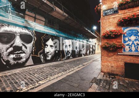 Street Art at Commercial Court auch bekannt als Cathedral Quarter, Belfast, Nordirland, UK Stockfoto