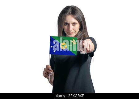 Glückliche junge weiße Frau hält Flagge der Weihnachtsinsel und zeigt vor ihm isoliert auf weißem Hintergrund. Stockfoto