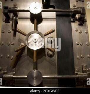 Alte Vintage Bank Vault Safe Sicherheitstür Stockfoto