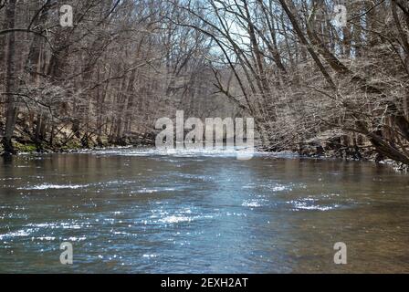 Little Miami River im Frühjahr in der Nähe der gelben Quellen ohio Stockfoto