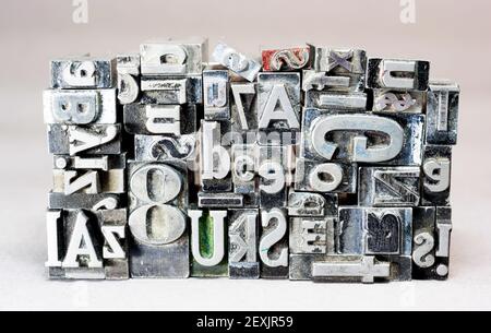 Metalldruckmaschine Mit Druckschrift Veraltete Typografie Text Letters Stockfoto