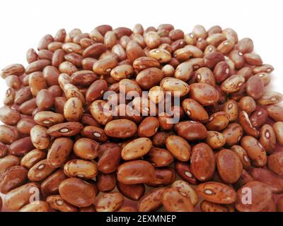 Ein Hintergrund aus rot gefleckten Bohnen für traditionelle italienische Minestrone Suppe. Quelle für Protein und Ballaststoffe. Overhead-Aufnahme. Stockfoto