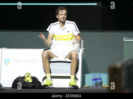 Rotterdam, Niederlande. März 2021, 03rd. Daniil Medvedev von Russland argumentiert mit dem Stuhl Schiedsrichter während Tag 3 des 48th ABN AMRO World Tennis Tournament, ein ATP Tour 500 Turnier am 3. März 2021 im Rotterdam Ahoy in Rotterdam, Niederlande - Foto Jean Catuffe/DPPI/LiveMedia Kredit: Paola Benini/Alamy Live News Stockfoto