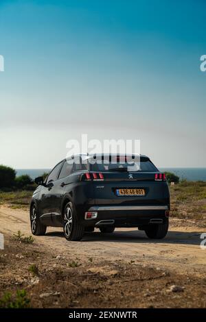 Schöner grauer peugeot 3008 Stockfoto