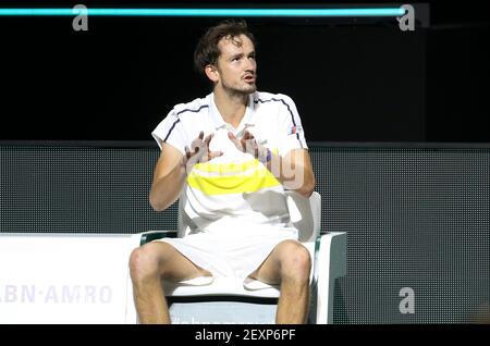 Daniil Medvedev von Russland argumentiert mit dem Stuhl Schiedsrichter während Tag 3 des 48th ABN AMRO World Tennis Tournament, ein ATP Tour 500 Turnier am 3. März 2021 im Rotterdam Ahoy in Rotterdam, Niederlande - Foto Jean Catuffe / DPPI Stockfoto