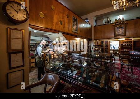 John Lobb, Hersteller feinster handgefertigter Schuhe und Stiefel, Mayfair, London, England, Großbritannien Stockfoto