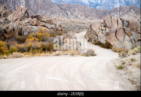 Feldweg in Alabama Hills Sierra Nevada Bereich Kalifornien Stockfoto