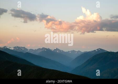Dramatische Himmel Wolkengebilde über Hurricane Ridge Olympic Mountains Stockfoto