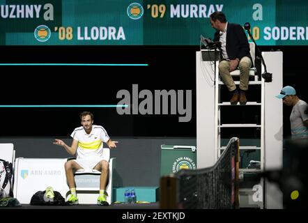 Daniil Medvedev von Russland argumentiert mit dem Stuhl Schiedsrichter während Tag 3 des 48th ABN AMRO World Tennis Tournament, ein ATP Tour 500 Turnier am 3. März 2021 im Rotterdam Ahoy in Rotterdam, Niederlande - Foto Jean Catuffe / DPPI Stockfoto