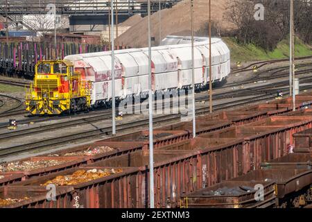 Metallschrottanlieferung, per Bahn, an HKM, Hüttenwerke Krupp-Mannesmann in Duisburg-Hüttenheim, sie werden umgeschmolzen und zu Stahlprodukten verarbeitet, diese Stockfoto