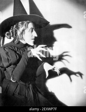 MARGARET HAMILTON (1902-1985) amerikanische Filmschauspielerin als die böse Hexe in The Wizard of Oz, 1939 Stockfoto