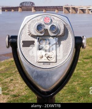 Pay-to-View Öffentliche Vergrößerungsansicht Fernglas Riverside Park Stockfoto