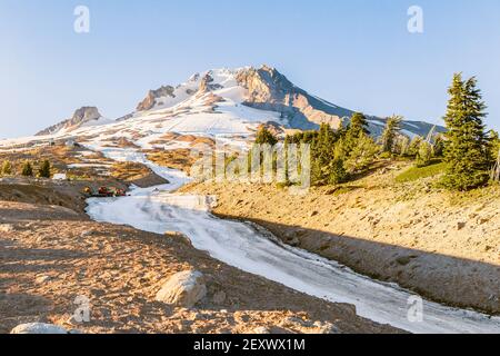 Skiabfahrt auf dem Gipfel des Mt. Hood in The Summertime, Oregon, USA Stockfoto