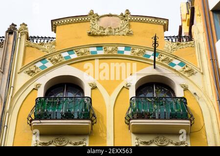 2 Balkone, moderner Stil. Eixample Viertel, Barcelona, Katalonien, Spanien. Stockfoto