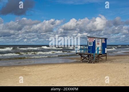 Rettungsturm an der Ostsee. Stockfoto