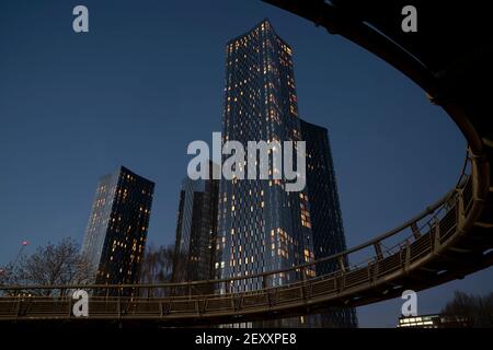 Manchester, Großbritannien, 26th. Februar 2021. Bild zeigt die Deansgate Square Entwicklung auf Owen Street in Manchester City Centre einschließlich der South Tower das höchste Gebäude in der Stadt, Manchester, Großbritannien 26. Februar 2021. Die sich wandelnde Skyline der Wolkenkratzer wurde von einigen mit der von Manhattan verglichen, die den Spitznamen Manchattan cityÕs. Manchester, Großbritannien. Kredit: Jon Super/Alamy. Stockfoto