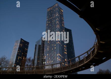 Manchester, Großbritannien, 26th. Februar 2021. Bild zeigt die Deansgate Square Entwicklung auf Owen Street in Manchester City Centre einschließlich der South Tower das höchste Gebäude in der Stadt, Manchester, Großbritannien 26. Februar 2021. Die sich wandelnde Skyline der Wolkenkratzer wurde von einigen mit der von Manhattan verglichen, die den Spitznamen Manchattan cityÕs. Manchester, Großbritannien. Kredit: Jon Super/Alamy. Stockfoto