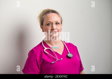 Großbritannien/England/ Dr. Stephanie de Giorgio, Hausarzt in Kent mit Interesse an Frauengesundheit, perinataler psychischer Gesundheit, langfristige Auswirkungen von Covid. Stockfoto