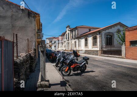 Alcanices, Spanien, Juli 2020 - Straßenansicht der Stadt Alcanices, Zamora, Spanien Stockfoto