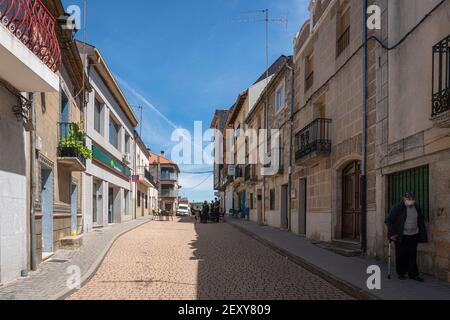 Alcanices, Spanien, Juli 2020 - Straßenansicht der Stadt Alcanices, Zamora, Spanien Stockfoto