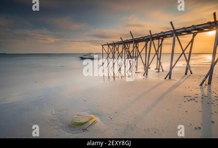 Holzhafen im Melawai Beach, Balikpapan, East Borneo, Indonesien Stockfoto