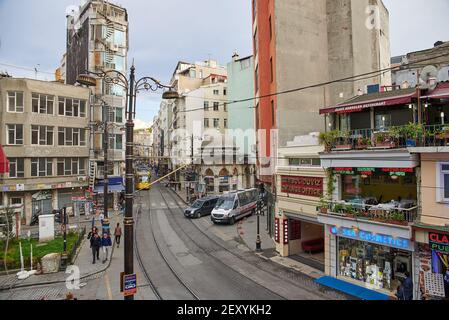 Istanbul, Türkei - 8. Mai 2017: Eminonu - das historische Viertel von Istanbul, im europäischen Teil der Stadt. Stockfoto