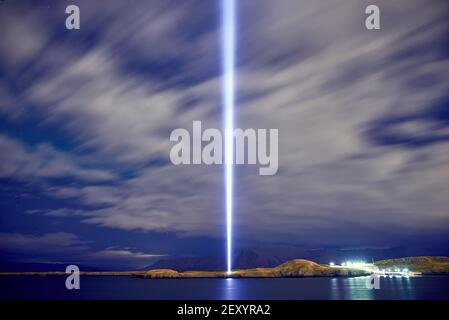 Der Imagine Peace Tower auf der Insel Videy in Reykjavik Stockfoto