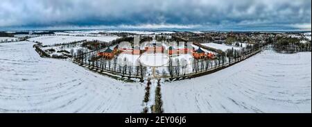 Luftaufnahme von Schloss Bothmer (Deutschland) im Winter Stockfoto