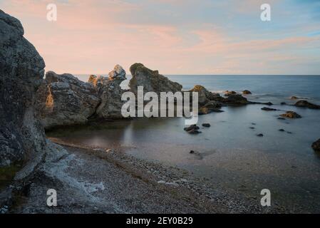 Felsen an der Küste von Gotland Stockfoto