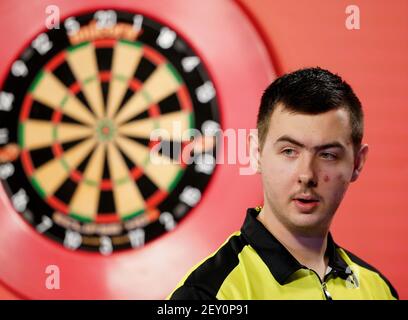 Sebastian Bialecki während des Tages eines der Ladbrokes UK Open 2021 Turnier in der Marshall Arena, Milton Keynes. Bilddatum: Freitag, 5. März 2021. Stockfoto