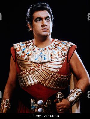 Placido Domingo, spanischer Tenor, als Radames in der Oper Aida von Giuseppe Verdi, 1977. Placido Domingo, Spanischer Tenor, als Radames in der Giuseppe Verdi Opera Aida, 1977. Stockfoto