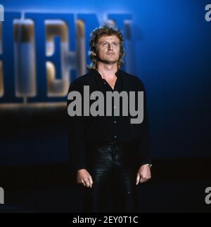 Peter Hofmann, deutscher Opernsänger, Tenor, bekannt auch als Rocksänger, TV Auftritt in der Sendung: Menschen, 1981. Peter Hofmann, Deutscher Opernsänger, Tenor, auch bekannt als Rock-Sänger, TV-Programm: Menschen, 1981. Stockfoto