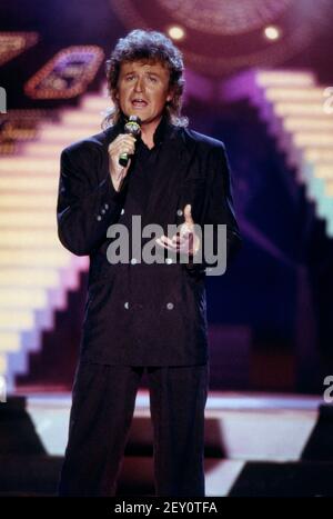Peter Hofmann, deutscher Opernsänger, Tenor, bekannt auch als Rocksänger, TV Auftritt, 1989. Peter Hofmann, Deutscher Opernsänger, Tenor, auch bekannt als Rock-Sänger, TV-Performance, 1989. Stockfoto