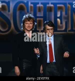 Peter Hofmann, deutscher Opernsänger, Tenor, bekannt auch als Rocksänger, TV Auftritt in der Sendung: Menschen, 1981. Peter Hofmann, Deutscher Opernsänger, Tenor, auch bekannt als Rock-Sänger, TV-Programm: Menschen, 1981. Stockfoto