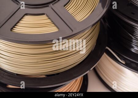 Spule aus Bronze PLA Kunststoff Filament für 3D Drucker. Stockfoto
