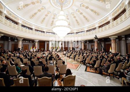Bagdad, Irak. März 2021, 05th. Papst Franziskus spricht zu Beginn des ersten päpstlichen Besuchs im Irak im Präsidentenpalast in Bagdads grüner Zone irakische Beamte an. Kredit: Unabhängige Fotoagentur/Alamy Live Nachrichten Stockfoto