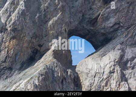 Martinsloch in der tektonischen Arena Sardona in den Schweizer Bergen bei Elm Stockfoto